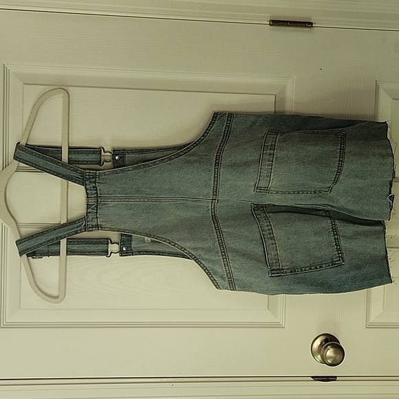 NWT Universal Thread Shortalls Overalls Size 4 Light Wash - Picture 7 of 8